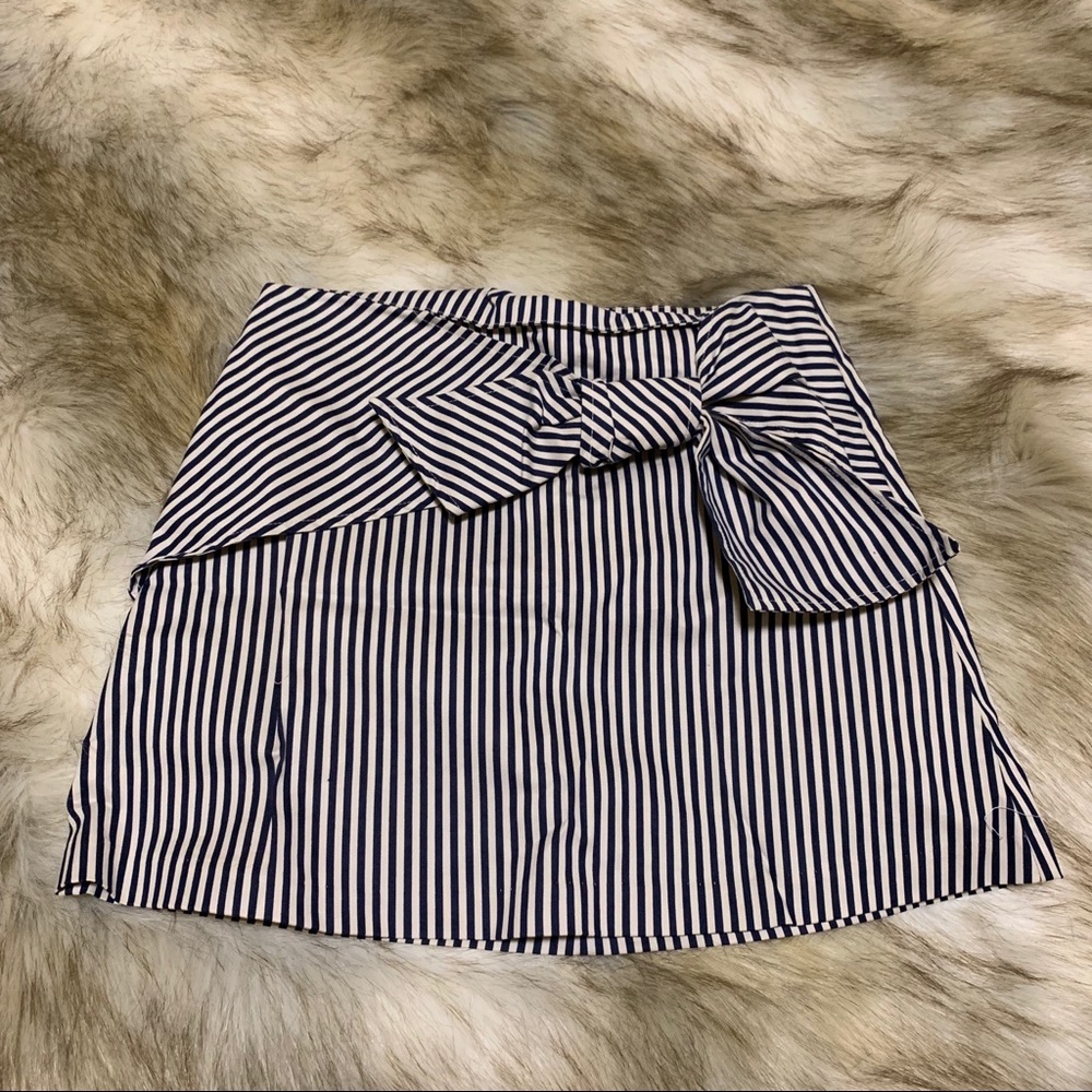 UO Alexa Tie Front Skirt - Picture 4 of 6